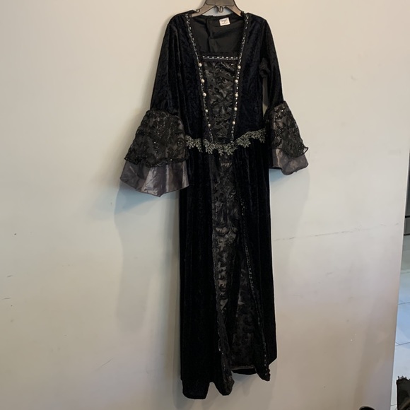 Victorian Dress with hoop petticoat, mini hat headband with veil & necklace. - Picture 4 of 15